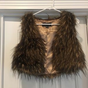 Cropped brown faux fur vest